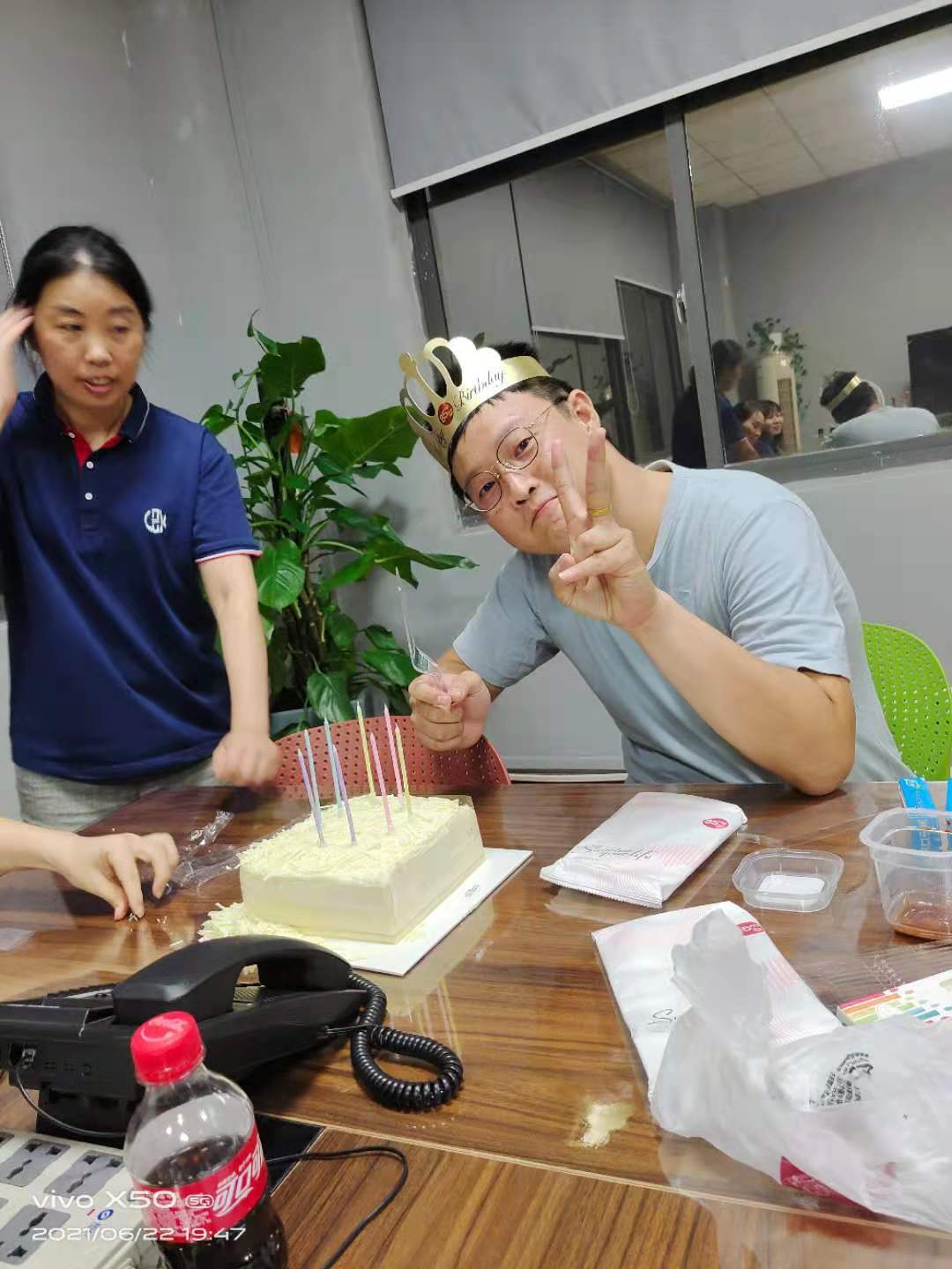 領導生日宴，公司組織燒烤活動